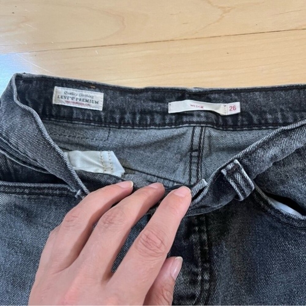 Levi’s Wedgie Icon High Rise Tapered Straight Fit Jeans in Charcoal Gray 26 NWOT - Picture 5 of 16